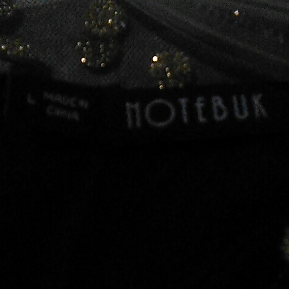 A blouse - Picture 3 of 3